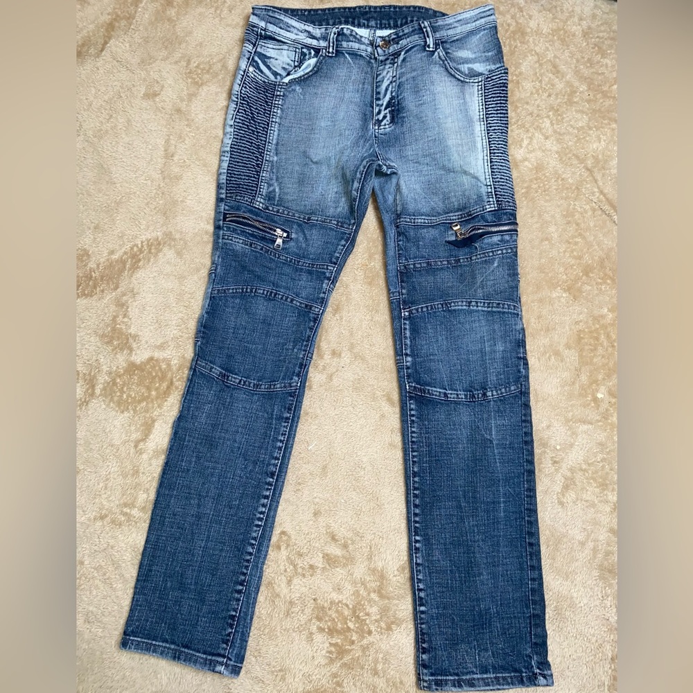 Not sure what the brand is for these jeans
